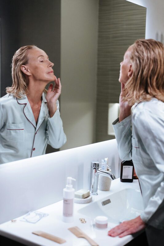 rotina de skincare para pele madura com cuidados diários